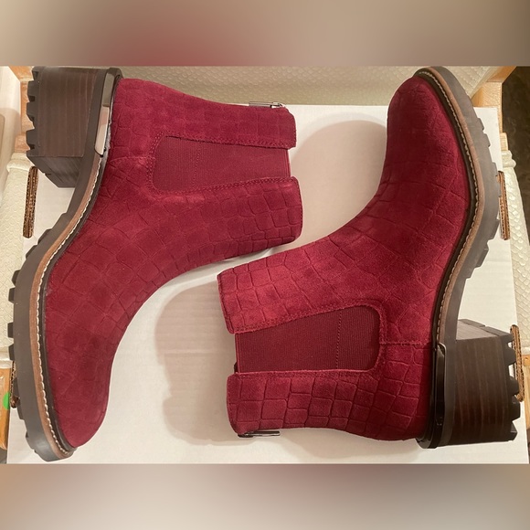 Vince Camuto NEW Fired Brick Suede, Croco Chelsea Boots, Size 9 M A458158VW0286 - Picture 7 of 10